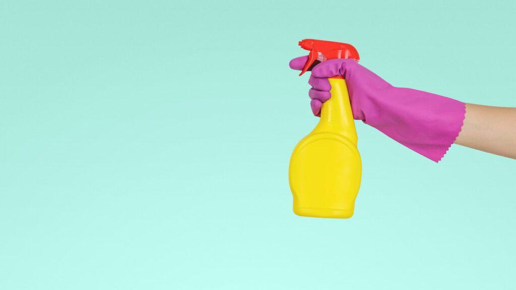 spray bottle Make Streak Free Glass Cleaner Vinegar
